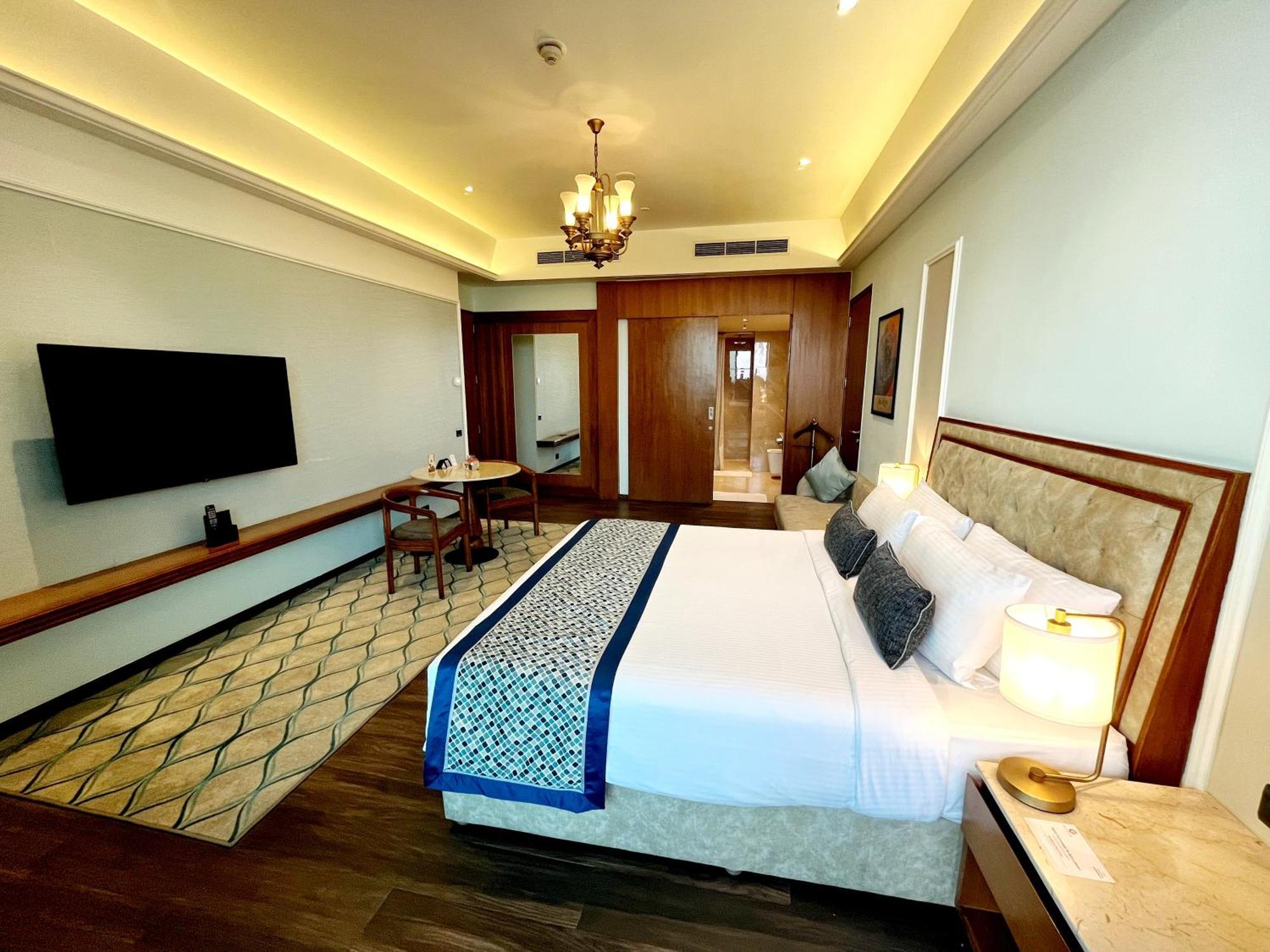 Gift City Club, A Member Of Radisson Individuals Gandhinagar Exterior photo